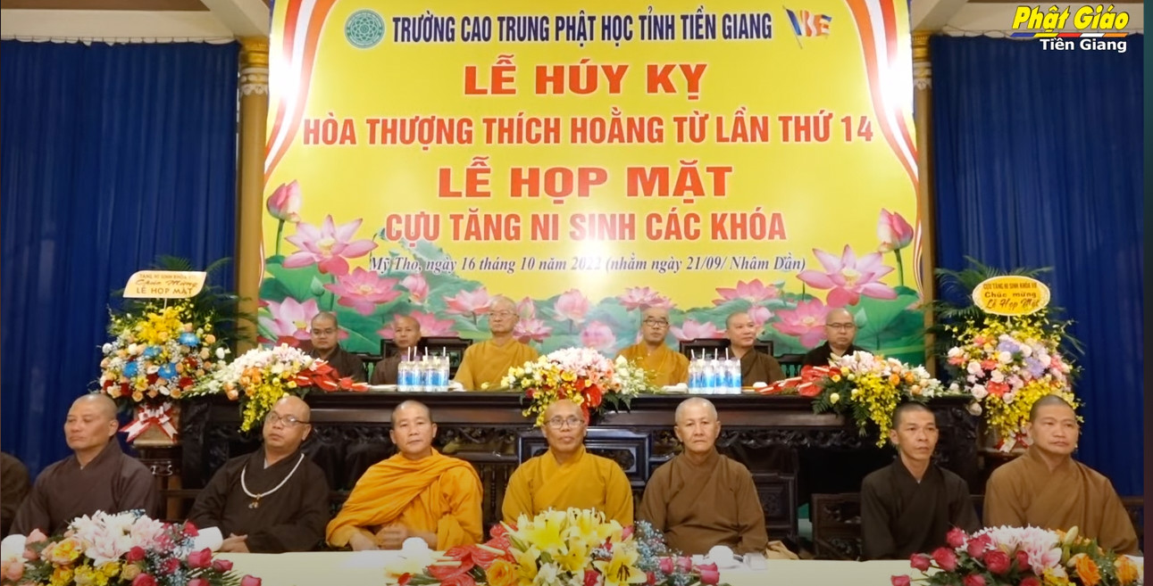 Ban Giám hiệu Trường Trung cấp Phật học tổ chức họp mặt Cựu Tăng Ni sinh các khóa